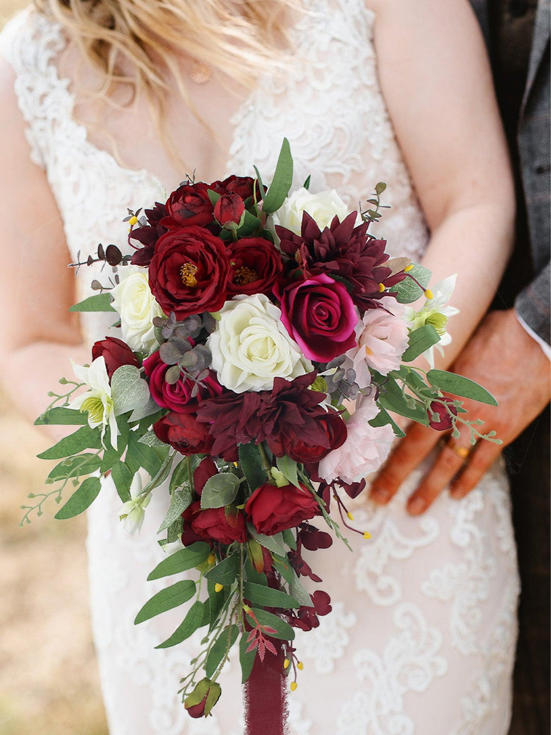 Why Burgundy Bridal Bouquets are the Trending Choice for Modern Brides? - Rinlong Flower