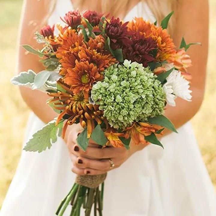 Why Are Chrysanthemums Considered Lucky for Weddings? - Rinlong Flower