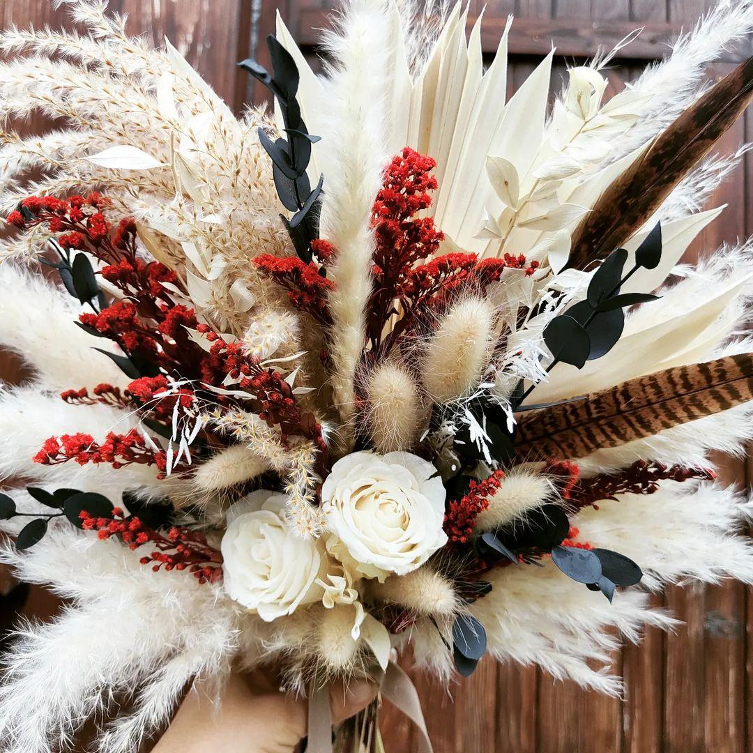How to Incorporate Feathers into Your Wedding Bouquet? - Rinlong Flower