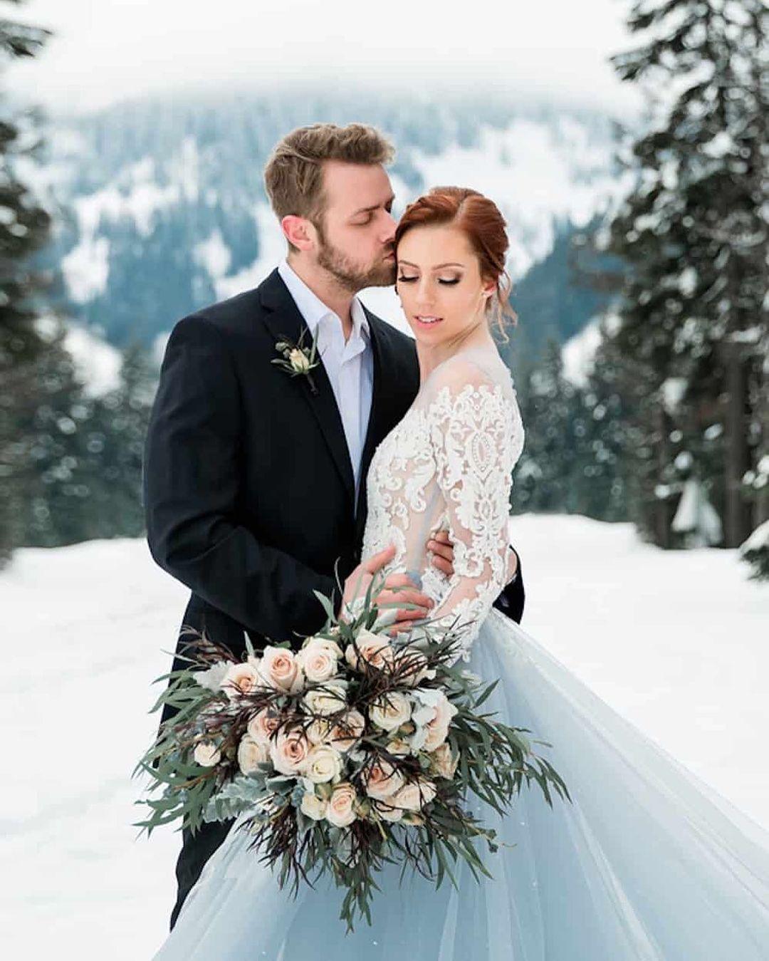 How to Choose Flowers for a Mountain-top Wedding?