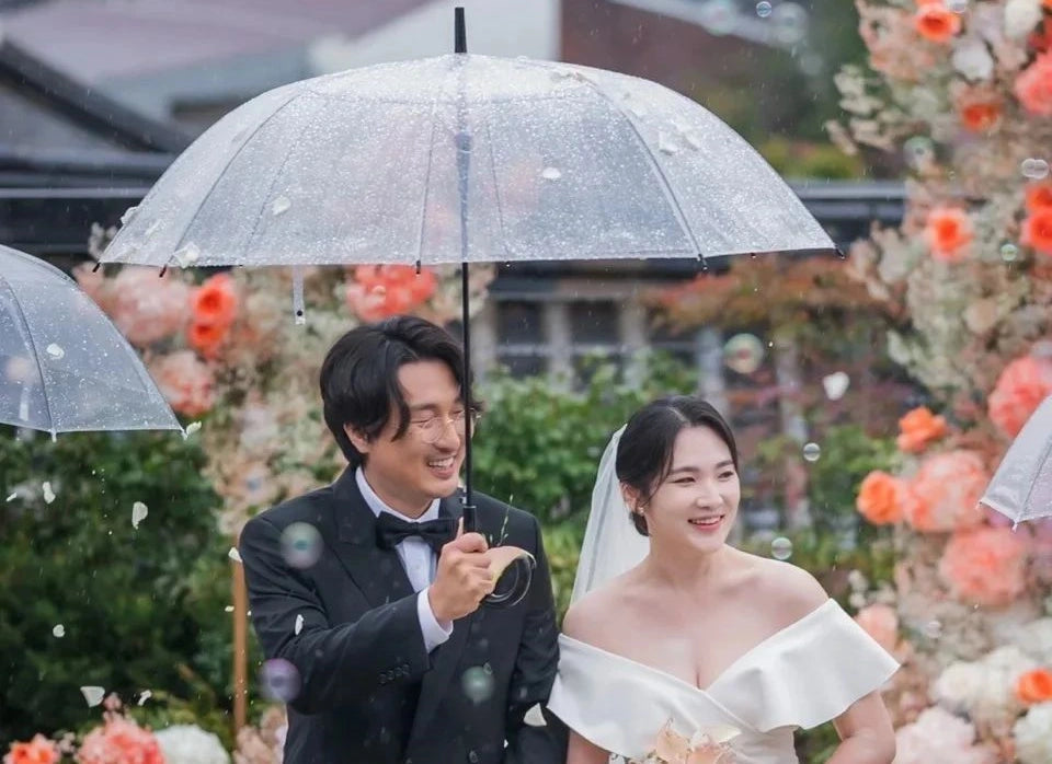 What to do if it rains at an outdoor wedding?