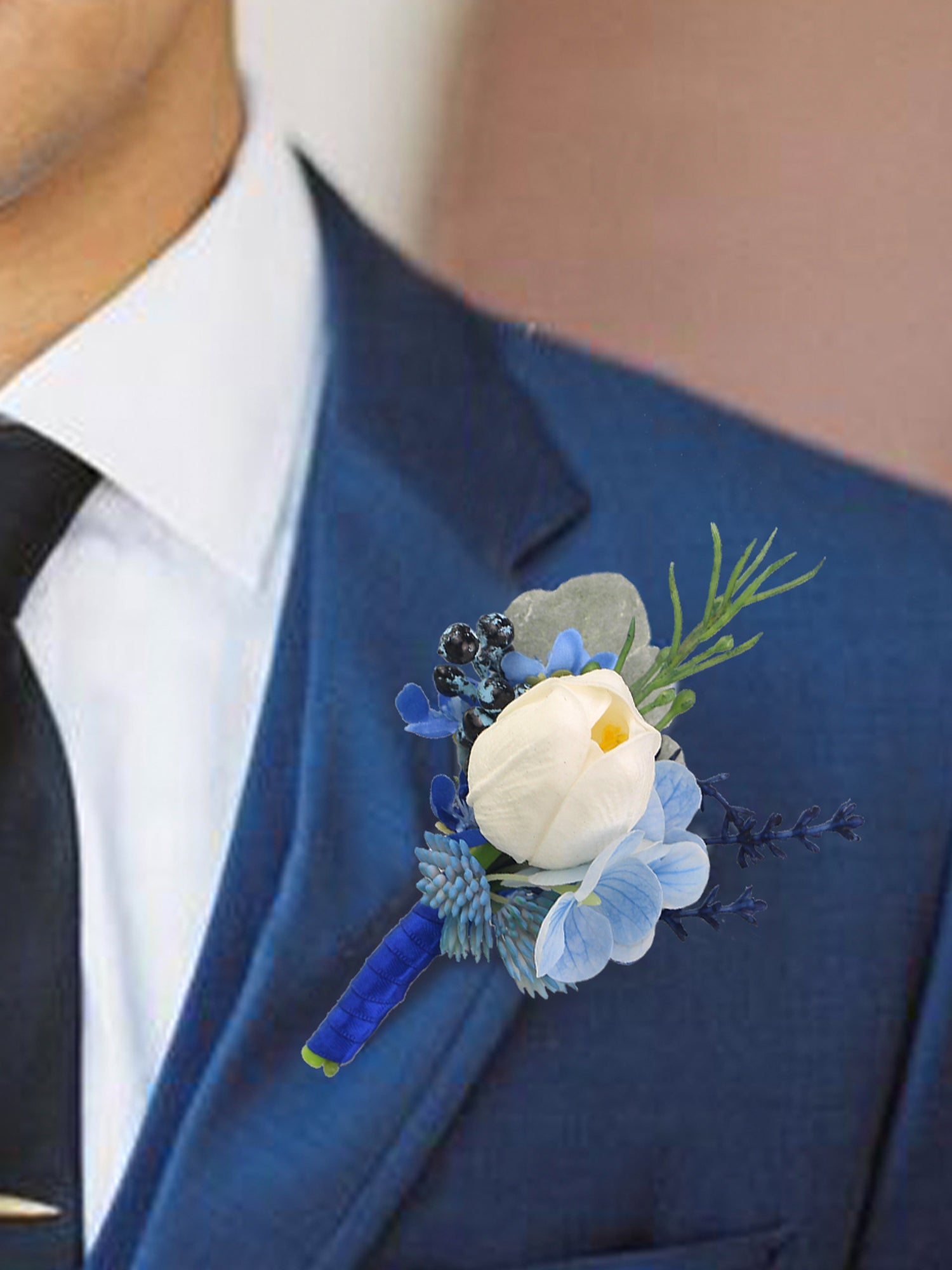 Boutonniere Blue & White
