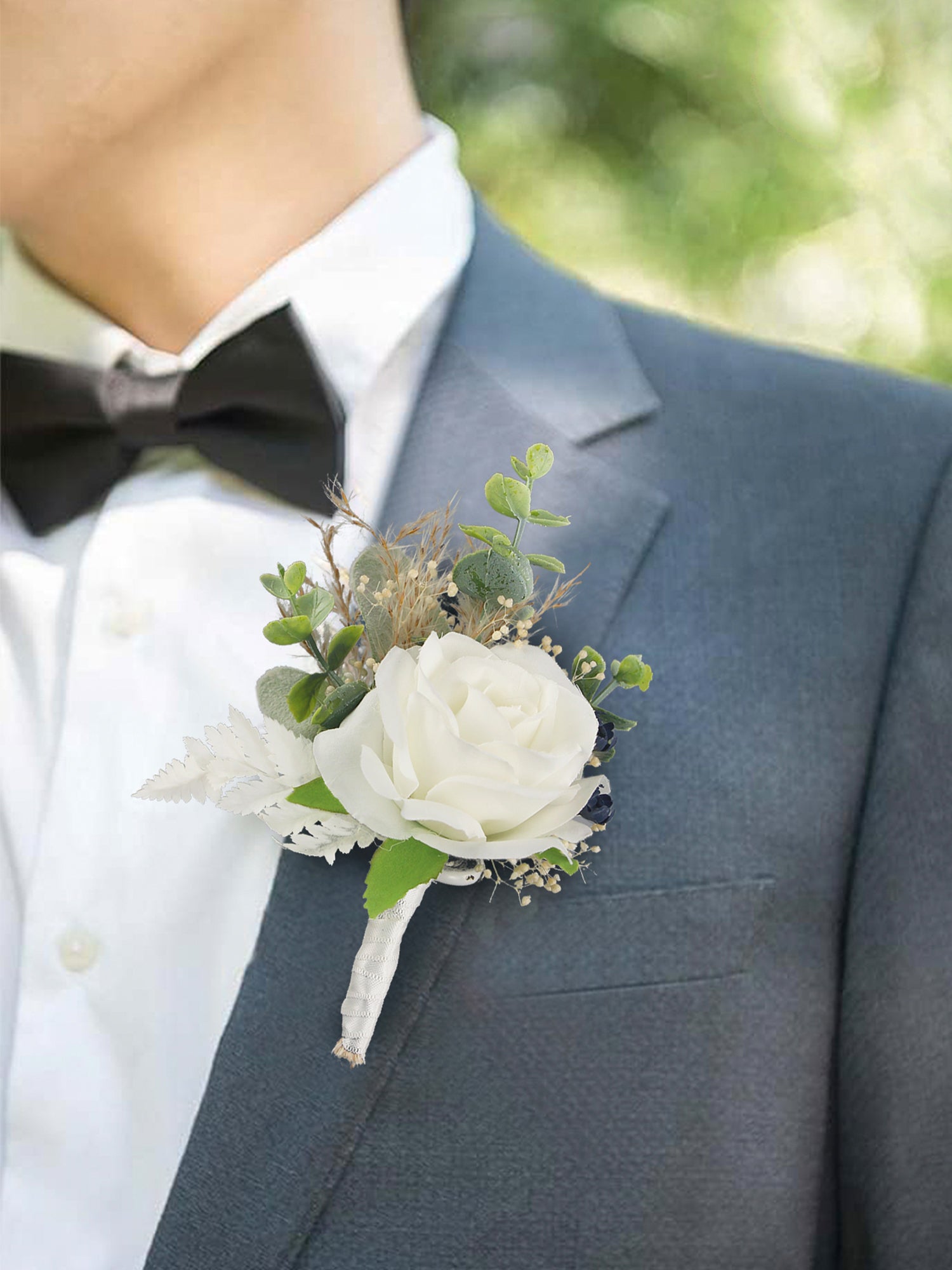 Boutonniere White & Beige