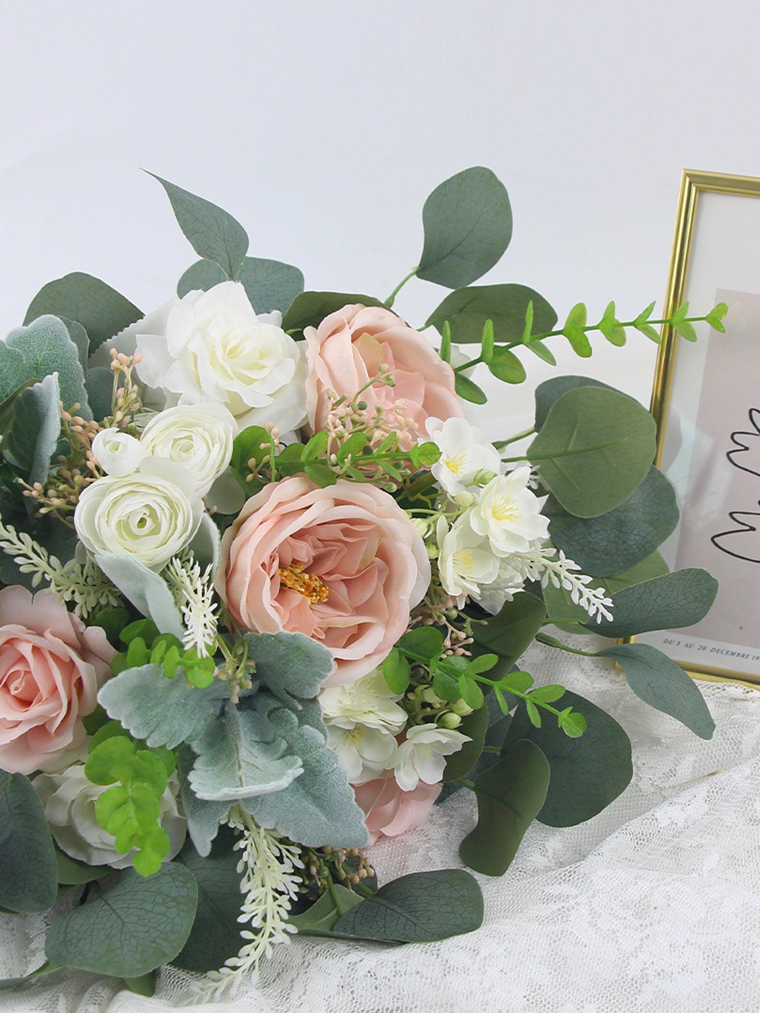 White Blush Roses White and blush rose wedding bouquet | Beachweddingtips.com