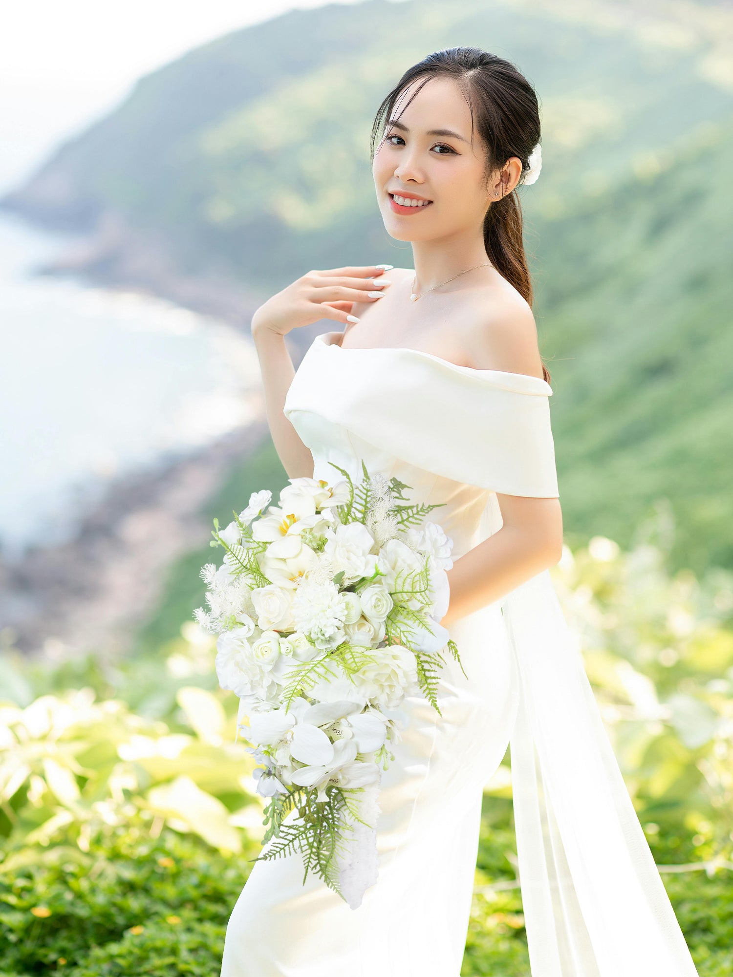 9.4 inch wide Green & White Cascading Bridal Bouquet